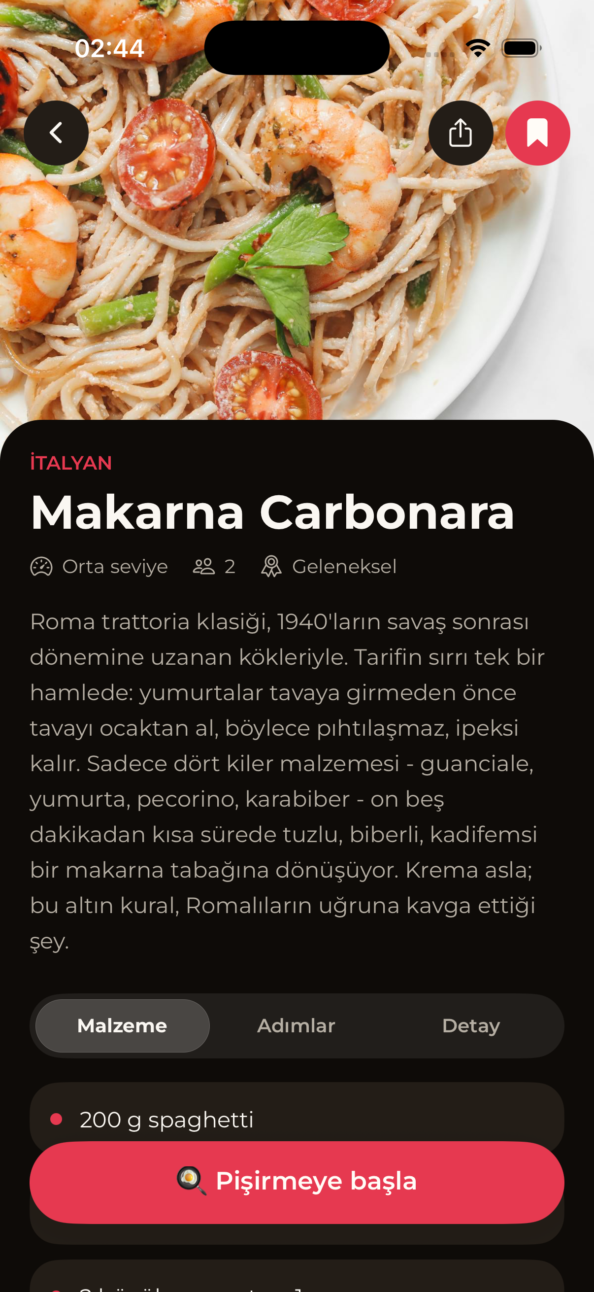 iPhone üzerinde CheffEye uygulaması: bir fotoğraftan üretilmiş Pasta Carbonara tarifi, malzemeler, süre ve büyük Pişirmeye başla butonu.